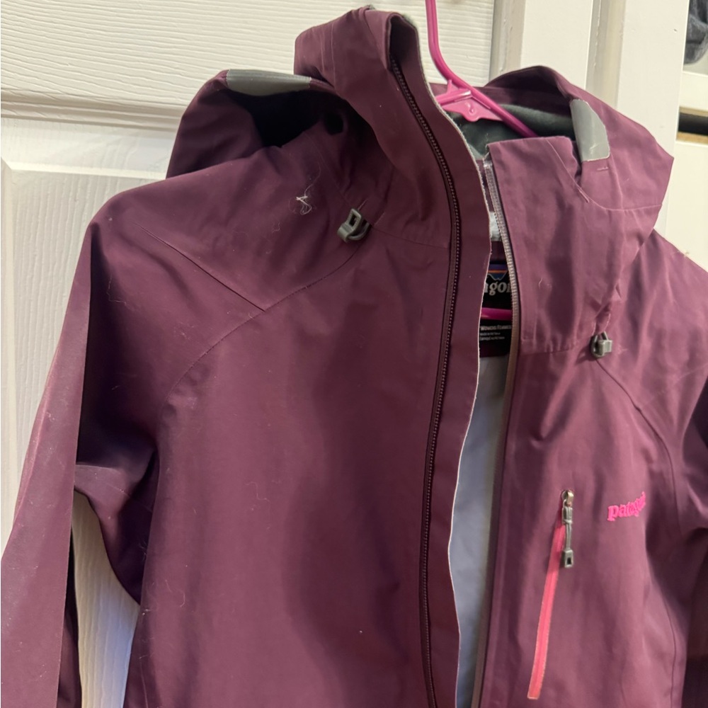 Patagonia Women's Goretex Jacket - Picture 2 of 7